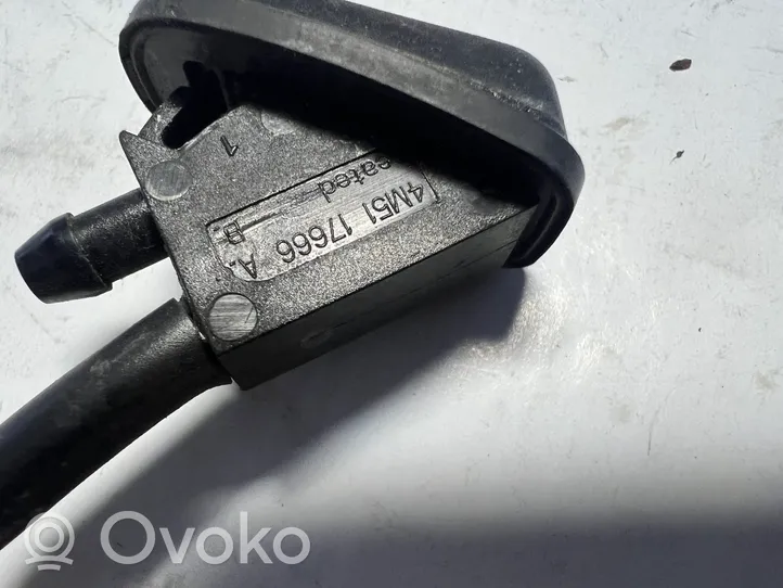 Ford Focus Langų skysčio purkštukas (-ai) priekinio stiklo 4M5117666A