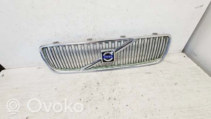 Volvo V70 Grille calandre supérieure de pare-chocs avant 08693346