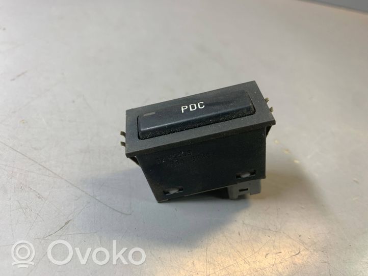 BMW 7 E38 Przycisk / Włącznik czujnika parkowania PDC 8352253