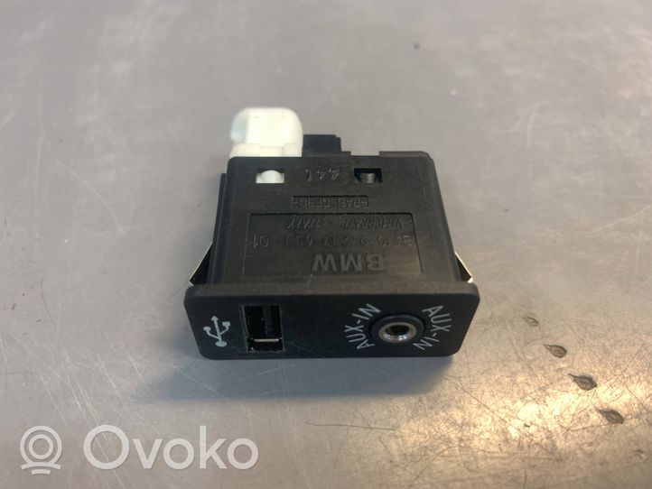 BMW 5 F10 F11 USB socket connector 9237653