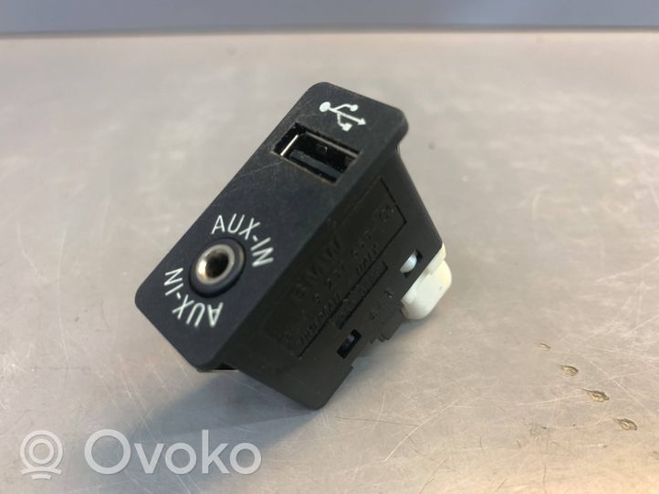 BMW 5 F10 F11 USB socket connector 9237653