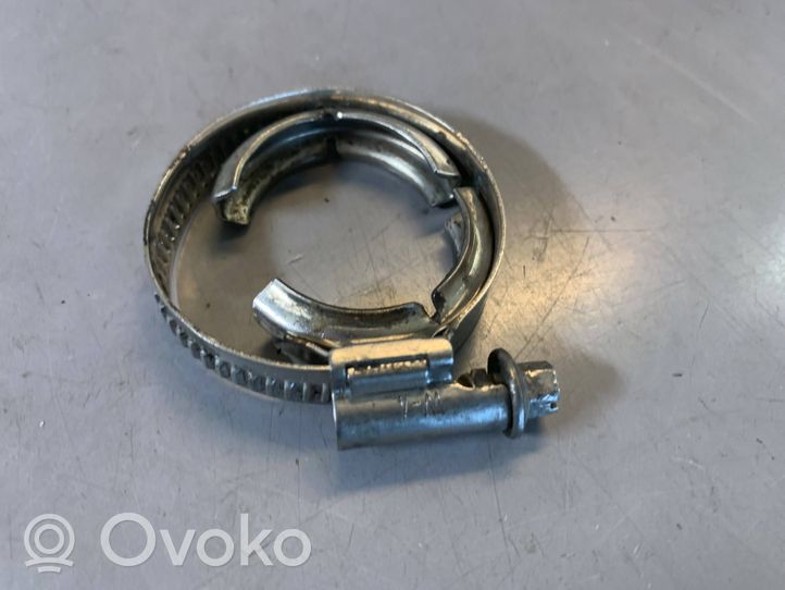 BMW 7 E38 Linea/tubo flessibile della valvola EGR 11717786146