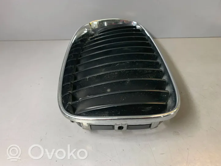 BMW 1 E81 E87 Grille de calandre avant 7166440