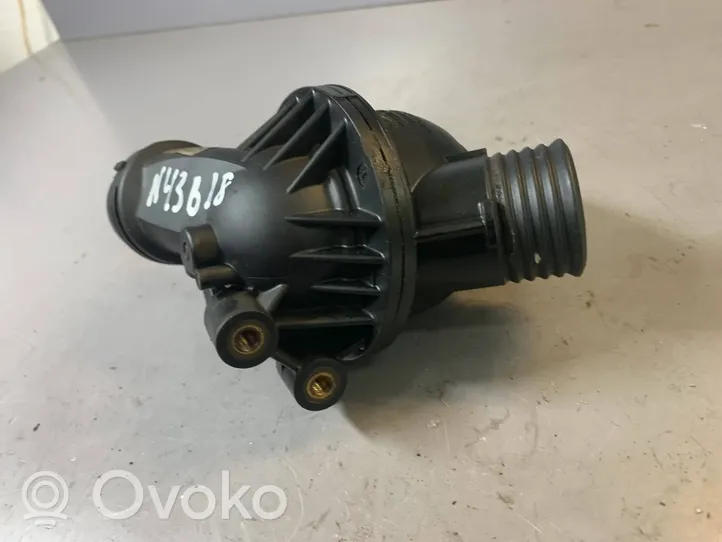 BMW 3 E90 E91 Termostat / Obudowa termostatu 11537552403