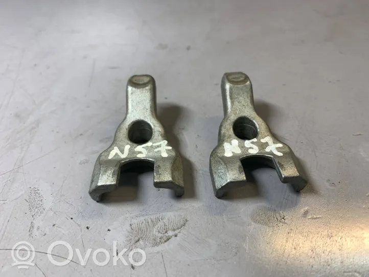 BMW 7 F01 F02 F03 F04 Sprauslas turētājs/pleciņš 13538578607