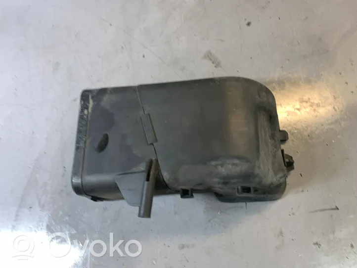 BMW 5 F10 F11 Część rury dolotu powietrza 13717577471