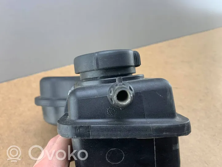 BMW 5 E60 E61 Vase d'expansion / réservoir de liquide de refroidissement 17137785013