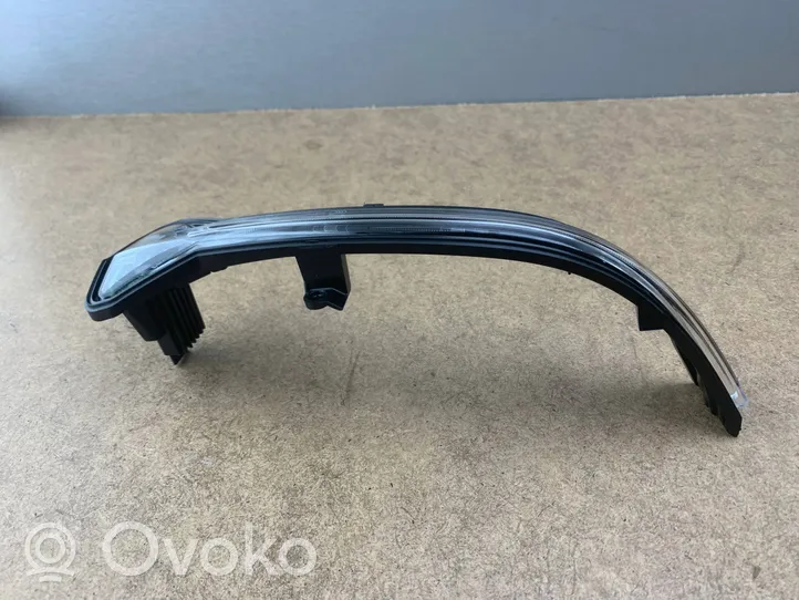 BMW X6 G06 Posūkio žibintas veidrodėlyje 51167414650