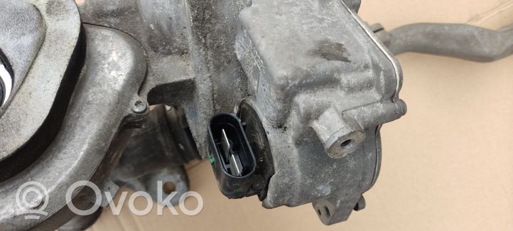 BMW 2 F46 Vairo kolonėle 6882057