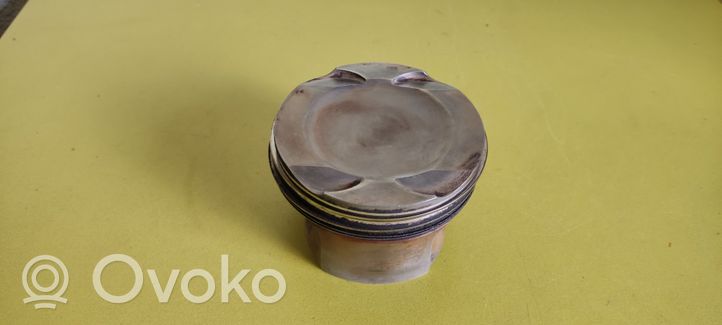 BMW X5 E70 Piston 7613626