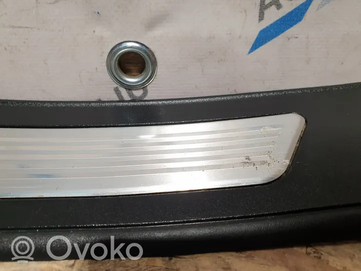 BMW 5 F10 F11 Listwa progowa tylna 8050051