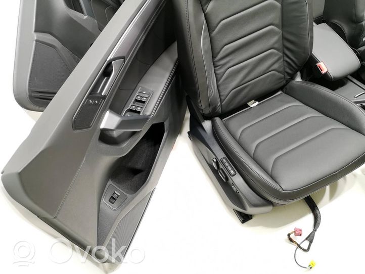 Volkswagen Tiguan Sėdynių komplektas 1