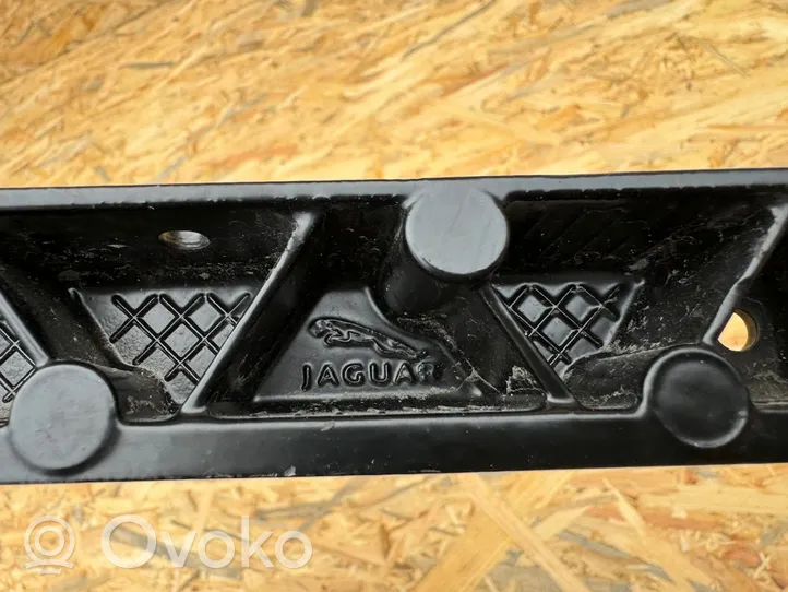 Jaguar XF X260 Viršutinė dalis radiatorių panelės (televizoriaus) GX7316E144A