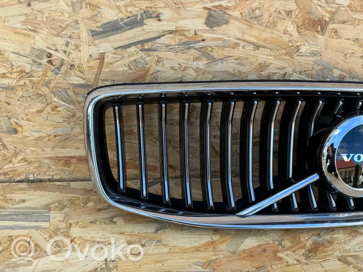 Volvo S90, V90 Etupuskurin ylempi jäähdytinsäleikkö 32234088