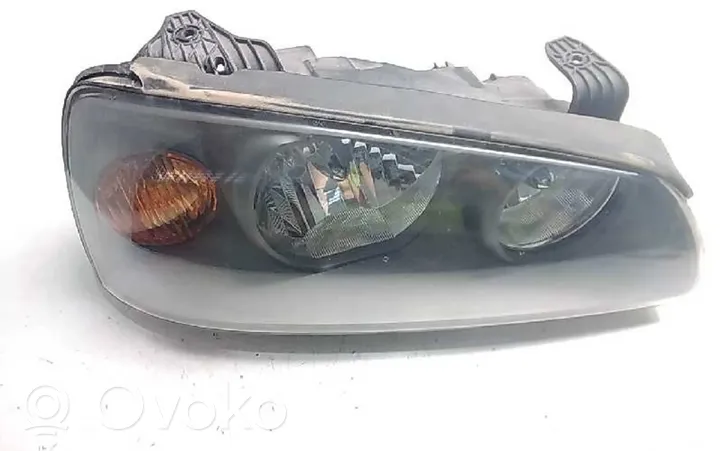 Hyundai Elantra Phare frontale 921022DXXX