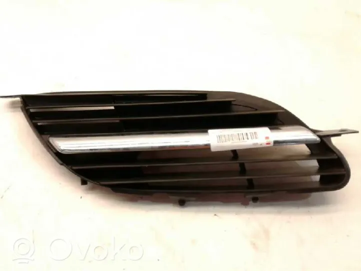 Nissan Almera Tino Grille d'aile 