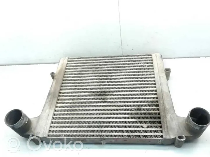 Nissan Atleon Chłodnica powietrza doładowującego / Intercooler 