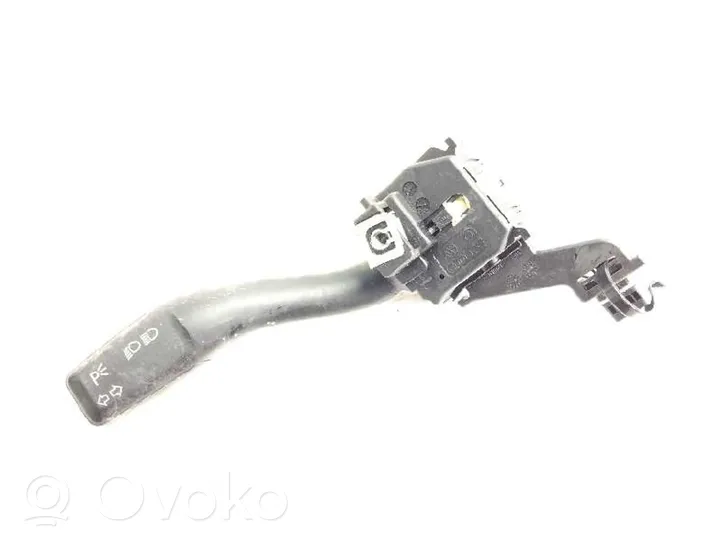 Audi A3 S3 8P Suuntavilkun vipu 8P0953513A