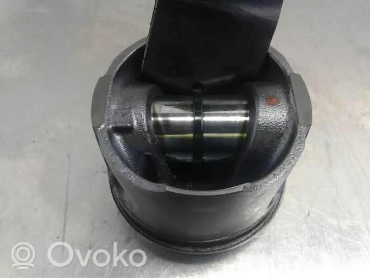 Ford Mondeo Mk III Piston 