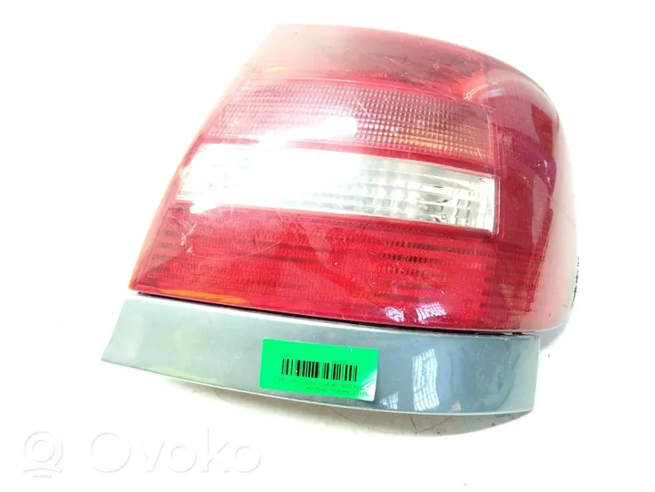 Audi A4 S4 B5 8D Lampa tylna 