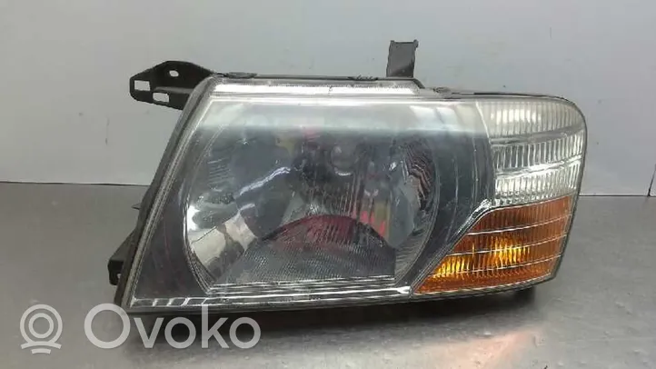 Mitsubishi Montero Lampa przednia 