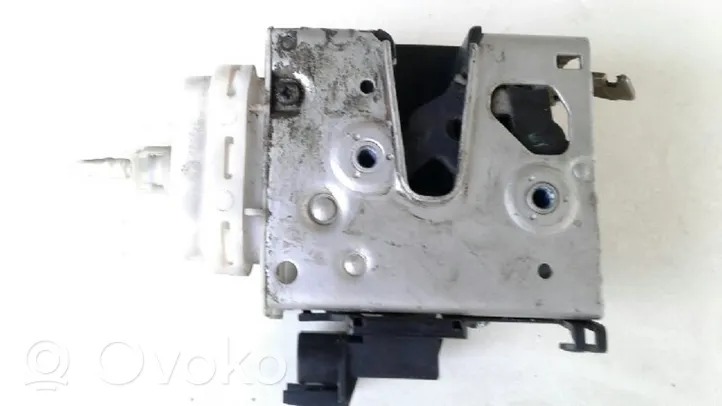 Audi A4 S4 B5 8D Etuoven lukko 8D1837015F