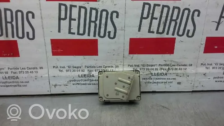 Nissan Navara Sterownik / Moduł ECU 33084EA302