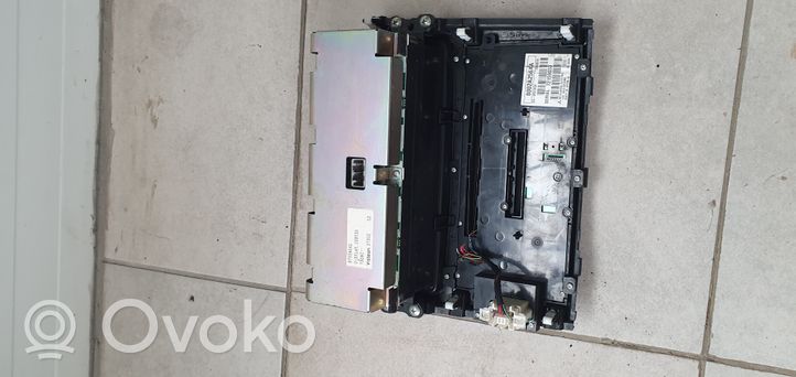 Mitsubishi Pajero Panel / Radioodtwarzacz CD/DVD/GPS 8750A042