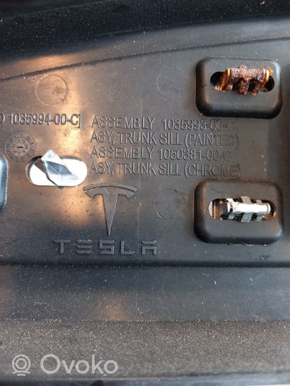Tesla Model X Tavaratilan kynnyksen suoja 103599300C105038100C