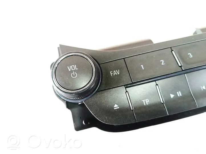 Chevrolet Malibu Radio/CD/DVD/GPS head unit 22881002