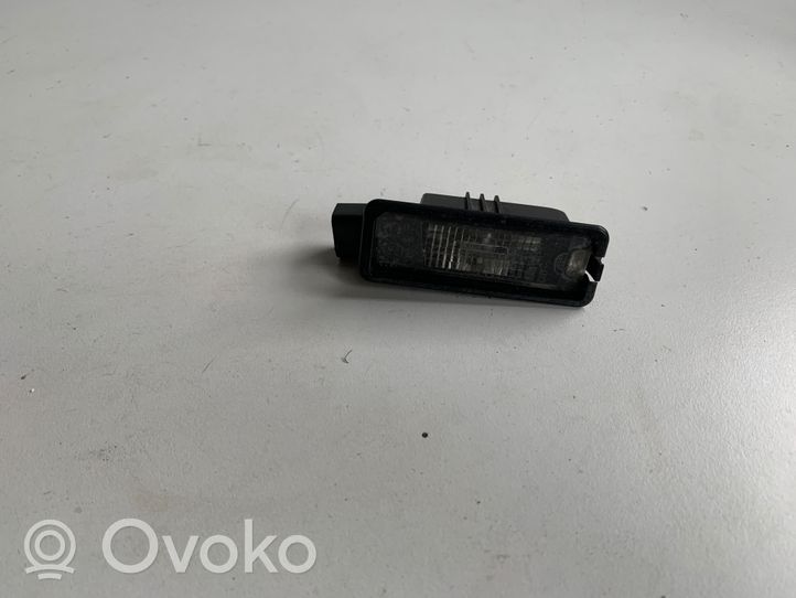 Volkswagen Scirocco Lampa oświetlenia tylnej tablicy rejestracyjnej 1K8943021