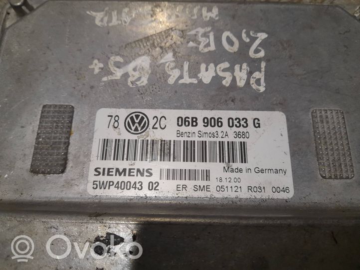 Volkswagen PASSAT B5.5 Centralina/modulo del motore 5WP4004302