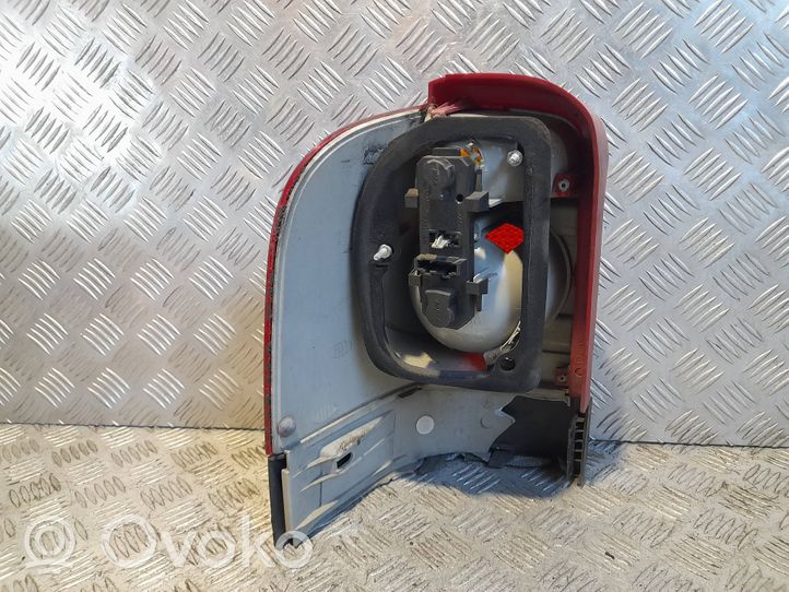 Volkswagen Sharan Tail light part 7M3945258B