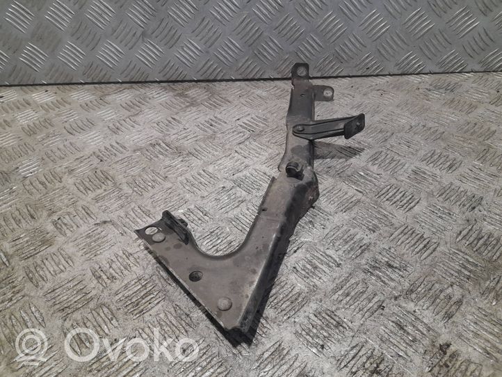 Audi A5 8T 8F Fender mounting bracket 8T0821135