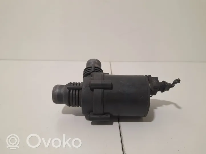 BMW X5 E70 Pompe à eau de liquide de refroidissement 64116951549