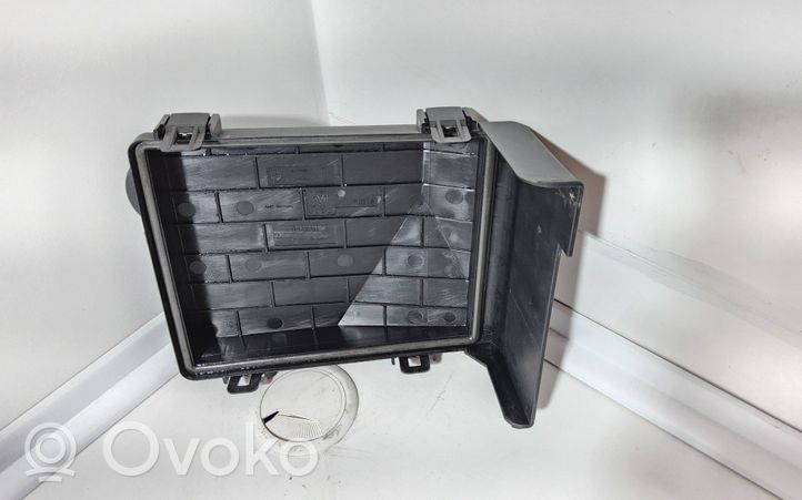 Audi A3 S3 8P Крышка ящика предохранителей 1K0937132D