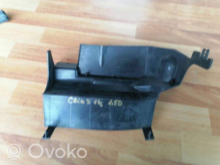 Renault Clio III Déflecteur d'air de radiateur de refroidissement 8200468916