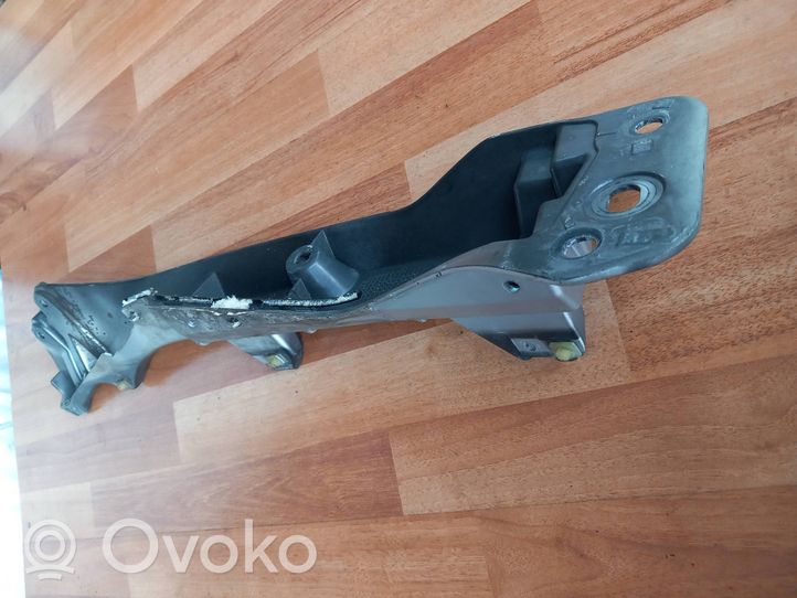 Renault Clio III Support de montage d'aile 8200314931