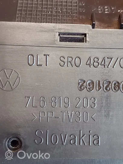 Volkswagen Touareg I Oro grotelės gale 7L6819203