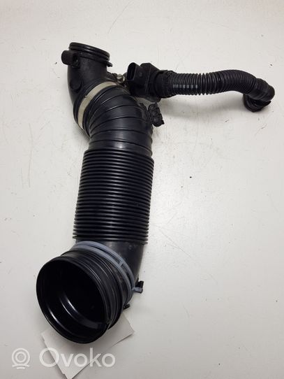 Volkswagen Tiguan Turbo air intake inlet pipe/hose 5N0129654F