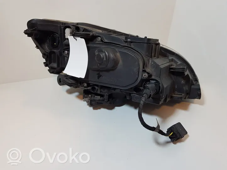 Volvo V60 Lampa przednia 31420110