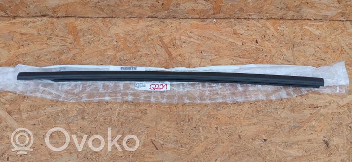 Opel Corsa A Moulure de porte avant 9823196480