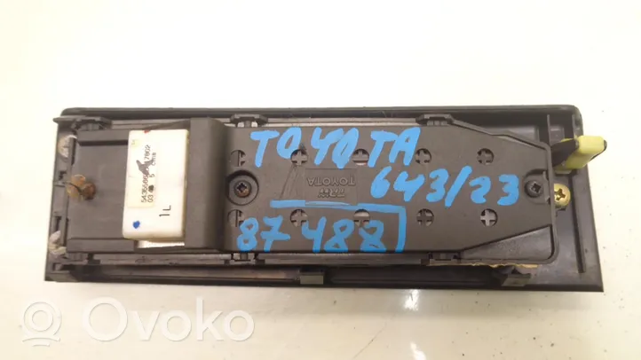 Toyota Corolla Verso E121 Przełącznik / Przycisk otwierania szyb 84820-0F030