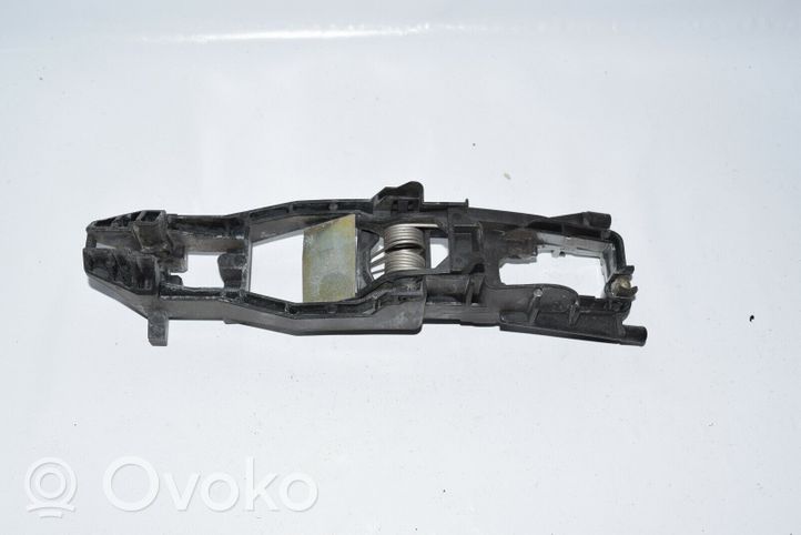 Mercedes-Benz C W203 Support poignée extérieur de porte avant A2037600234