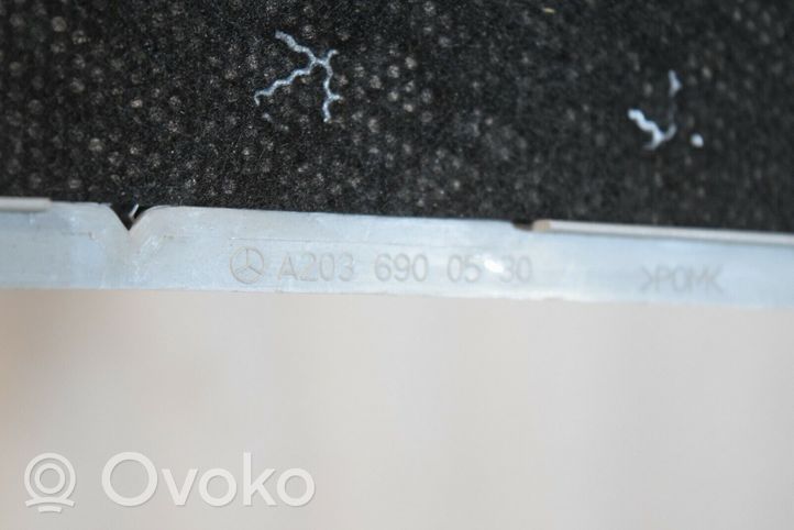 Mercedes-Benz C W203 Grille de garniture d’enceinte pour tablette arrière A2036900530
