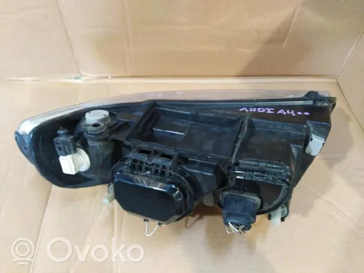 Audi A4 S4 B5 8D Lampa przednia 084411137R