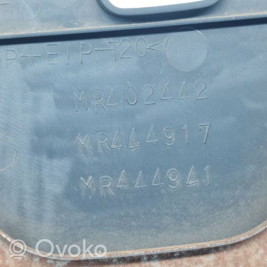 Mitsubishi Pajero Kojelaudan alempi verhoilu MR402442