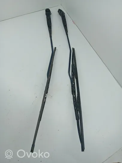 Jeep Grand Cherokee Front wiper blade arm 