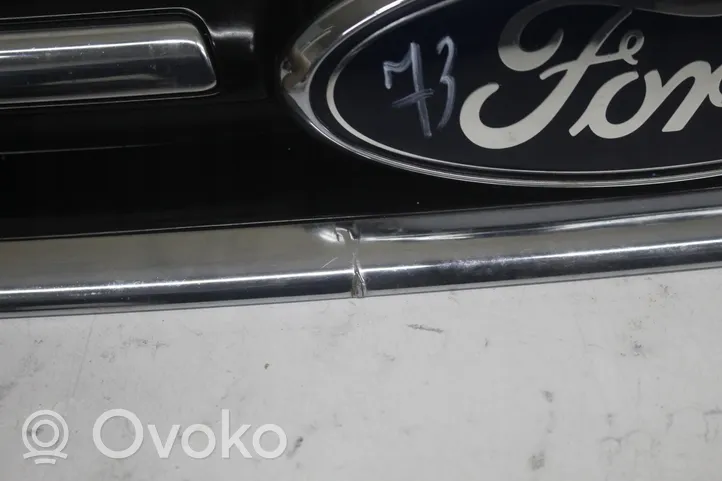 Ford Kuga II Grotelės viršutinės GRILL