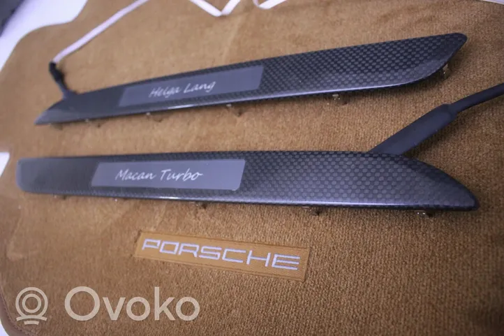 Porsche Macan Front sill (body part) LISTWA